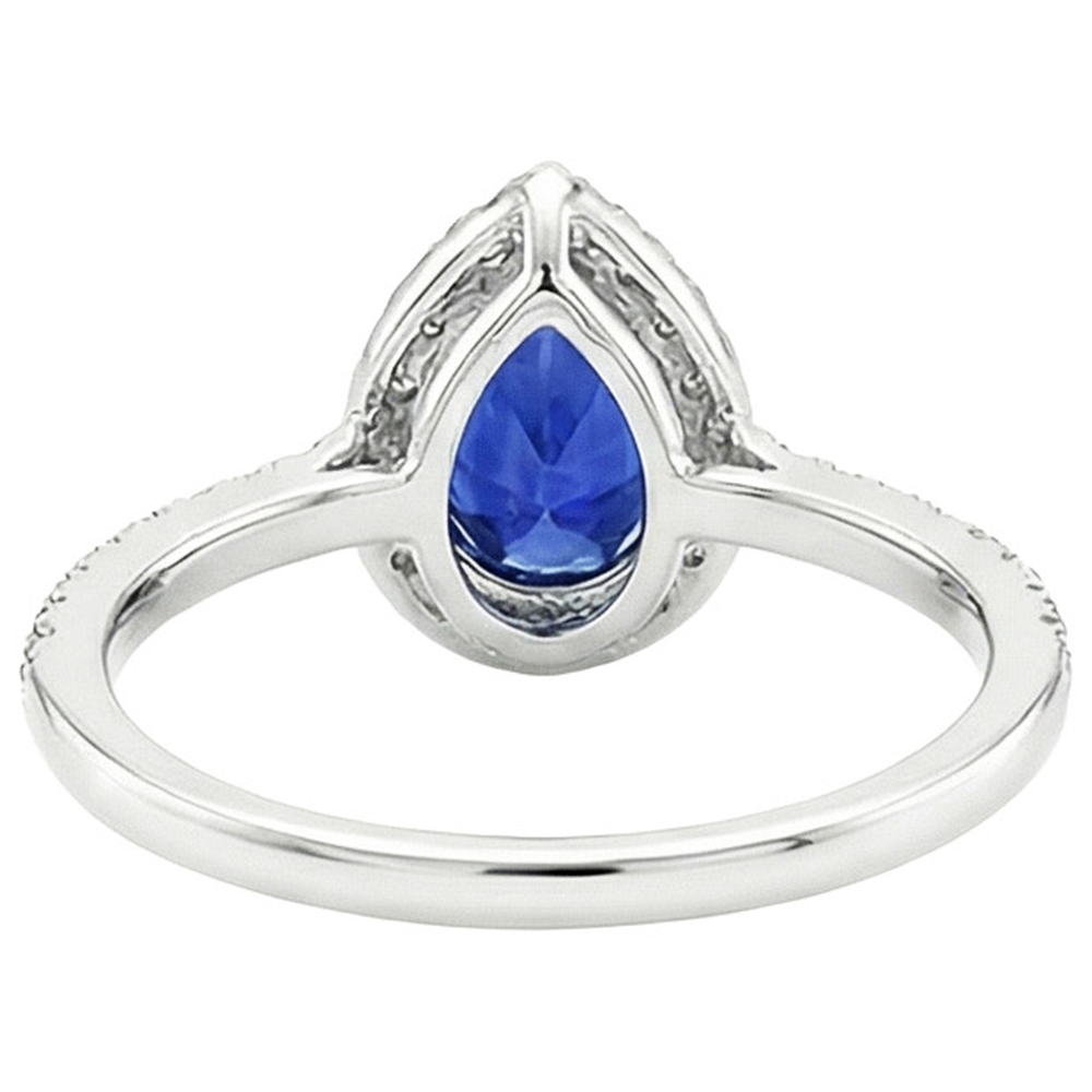natural round sapphire 5.50ct ring on white background