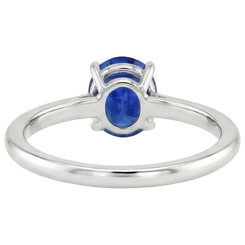natural oval sapphire 2ct ring on white background