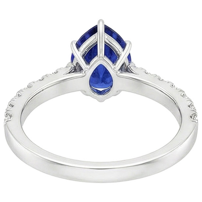 natural round sapphire 5.50ct ring on white background