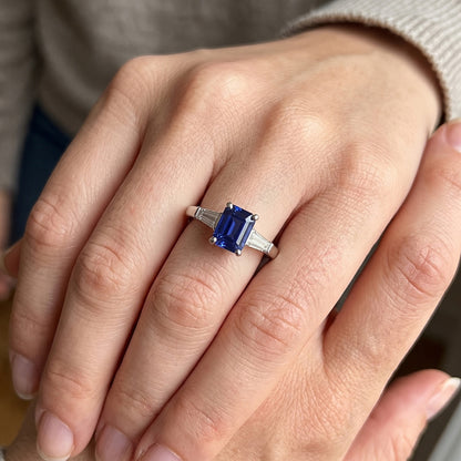 Natural Real ( Not Lab Grown )  Women Three Stone Anniversary Ring Emerald Ceylon Sapphire 1.75 Carats