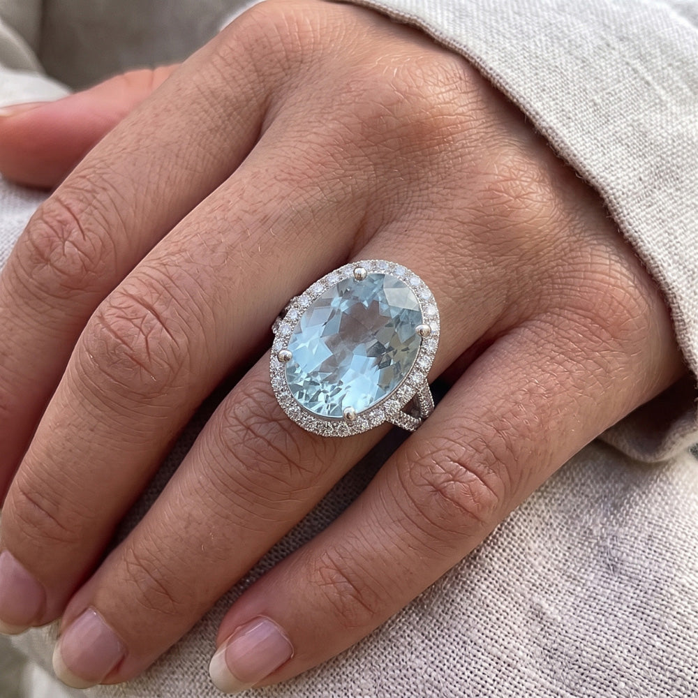 Oval Aquamarine And Natural Earth Mined Diamonds 16.35 Ct Anniversary Ring White Gold