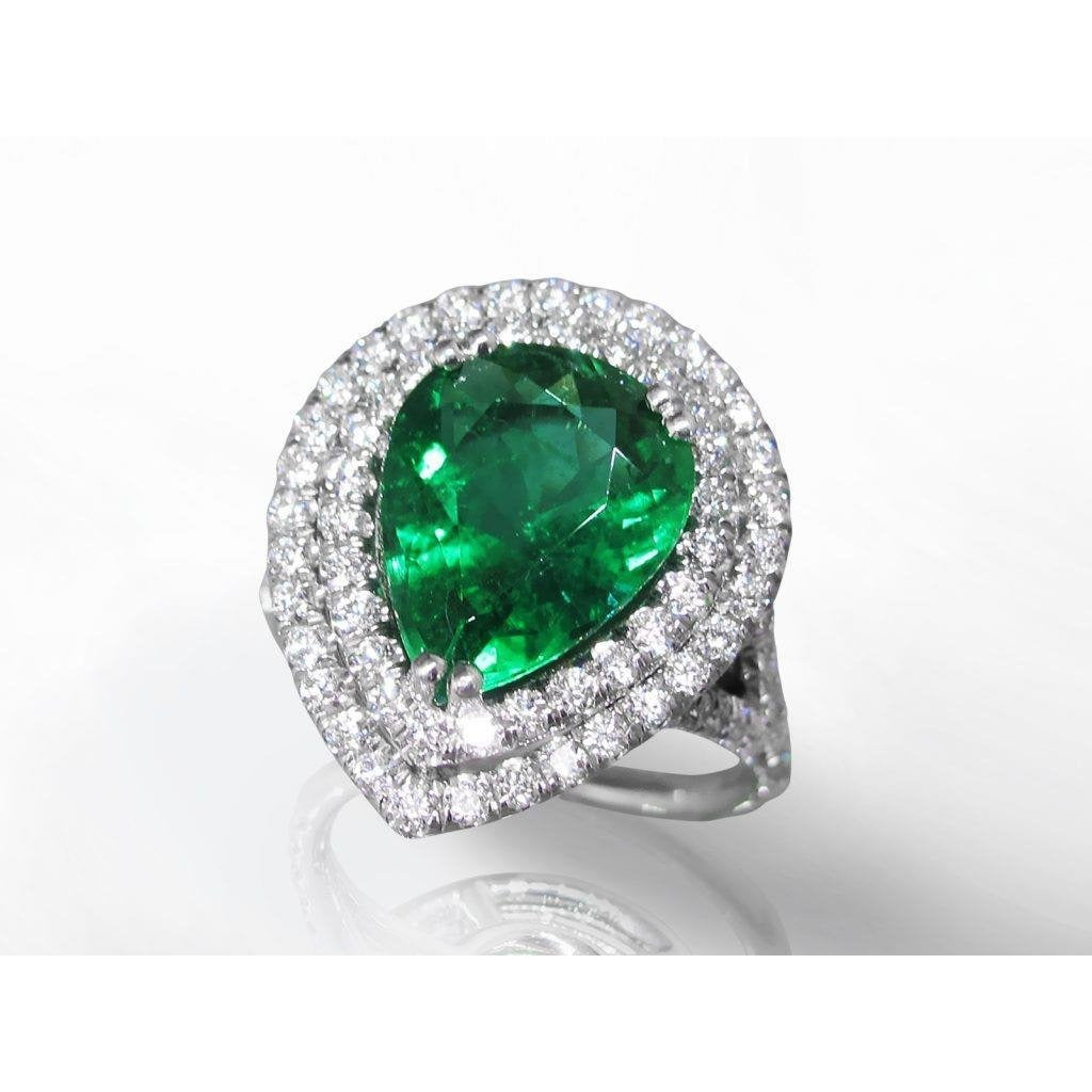 Pear Cut Green Emerald With Halo Round Diamond Wedding Ring 5.50 Ct Gold