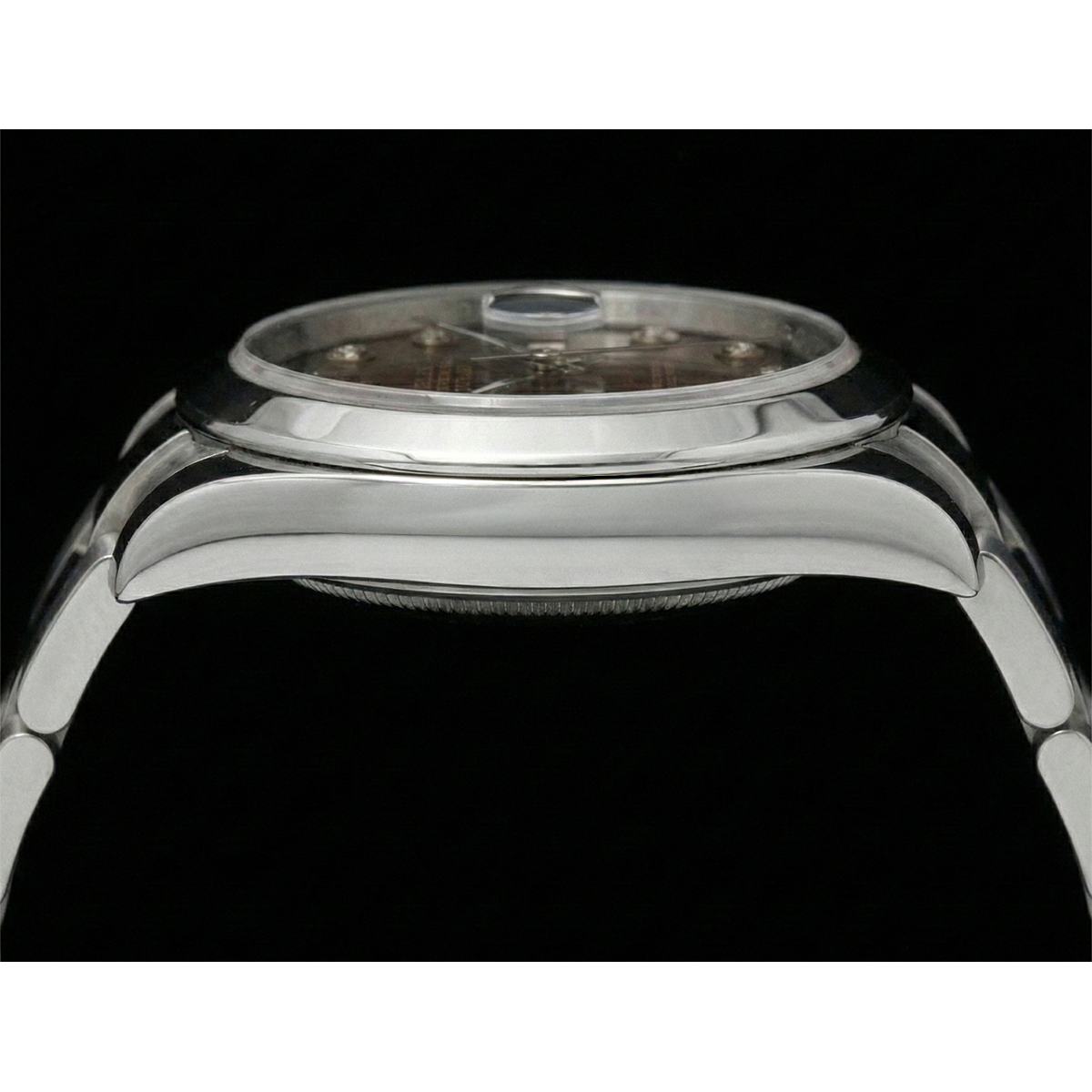 natural diamond 0.20ct watch profile view