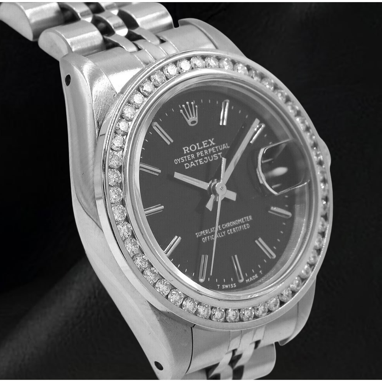 natural round diamond 1ct watch close up detail