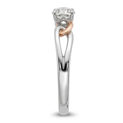 natural round diamond 1ct ring close up detail