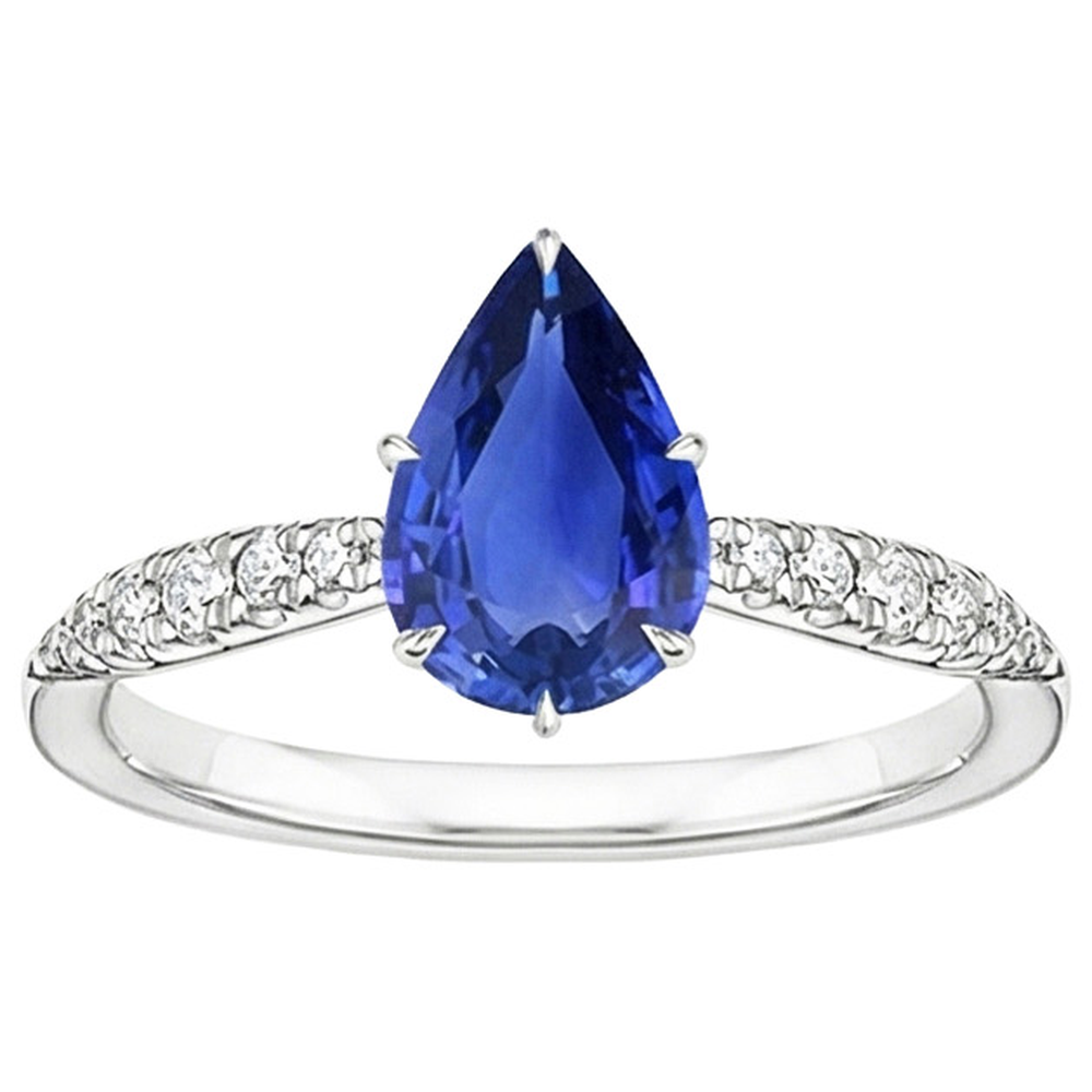 natural round sapphire 5ct ring close up detail