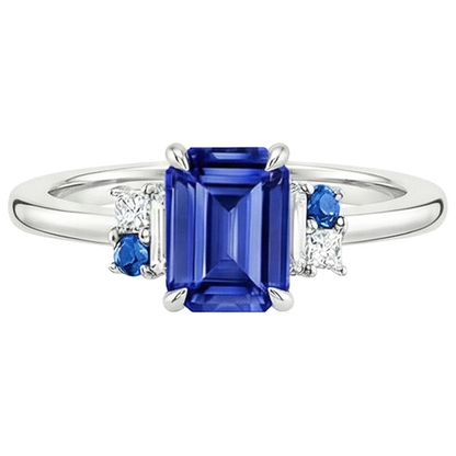 natural emerald sapphire 3ct ring close up detail