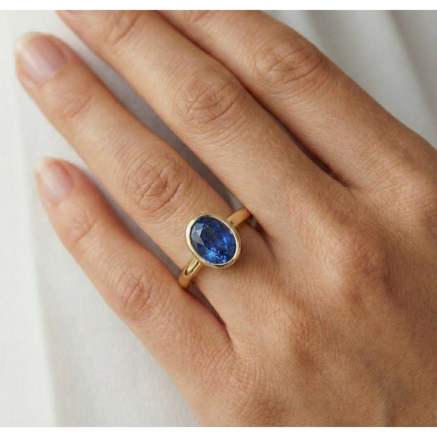 Natural Real ( Not Lab Grown )  Solitaire Engagement Ring Bezel Set Oval Ceylon Sapphire 2.50 Carats