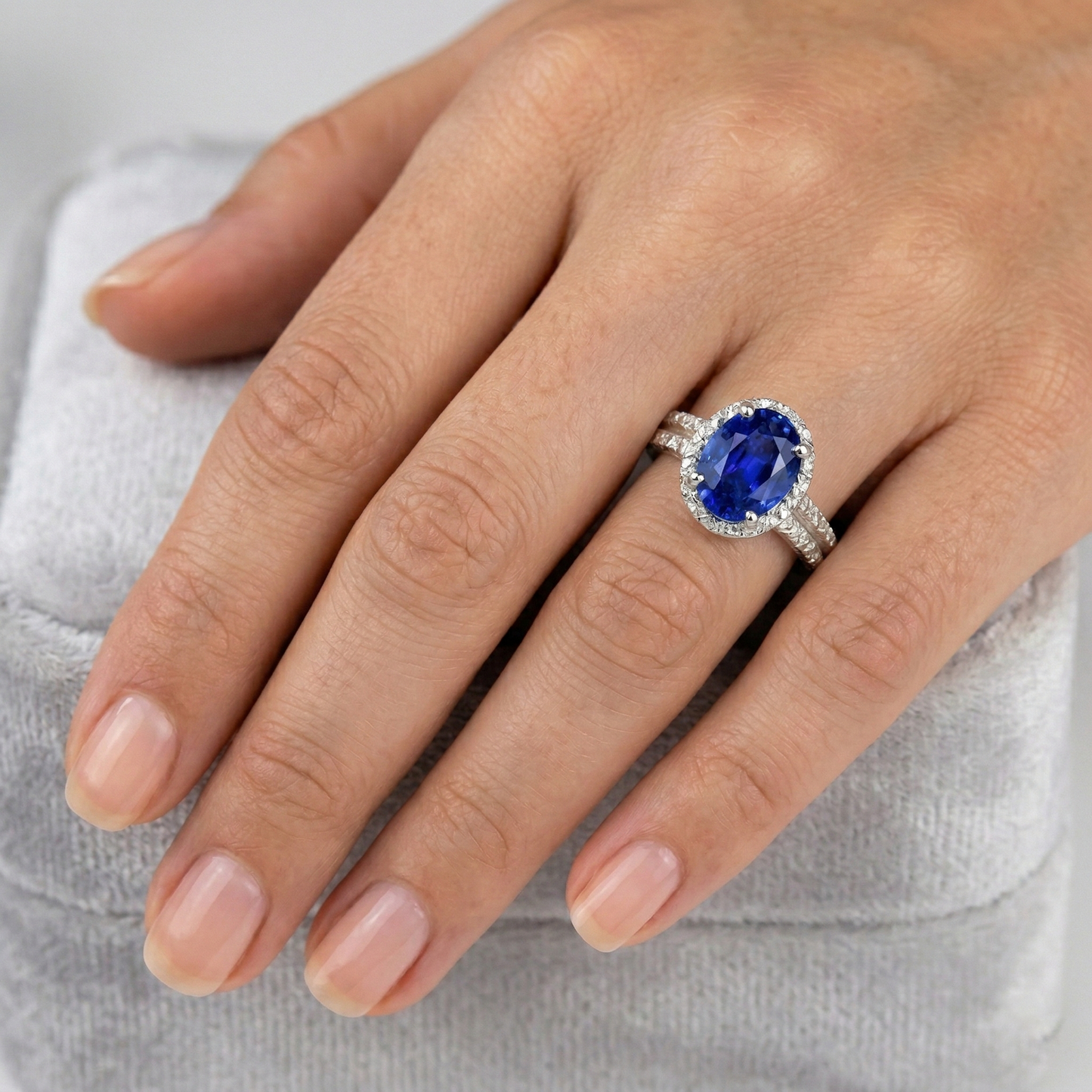 White Gold 4.81 Carat Ceylon Sapphire Natural Earth Mined Diamonds Double Shank Ring