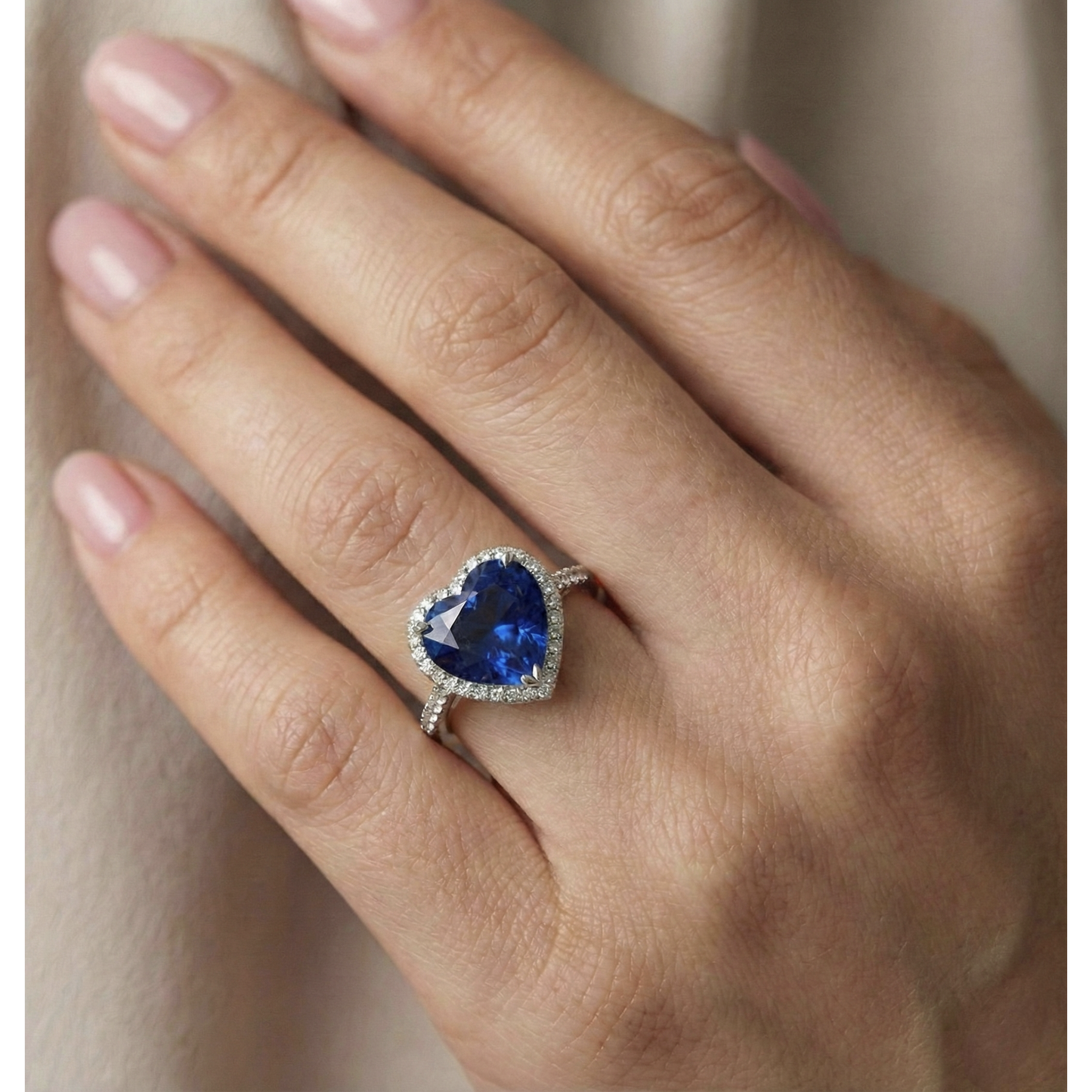 IGI CERTIFIED Women Heart Gemstone Ceylon Color Sapphire Ring 6 Carats Twisted Style