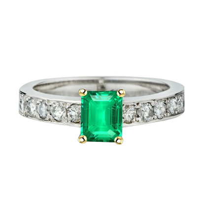 Women’s Gemstone Ring Green Emerald Prong Setting
