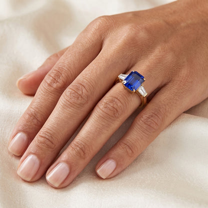 Yellow Gold Natural Earth Mined Diamond Ring 2 Carats Asscher Cut Ceylon Sapphire 3 Stone