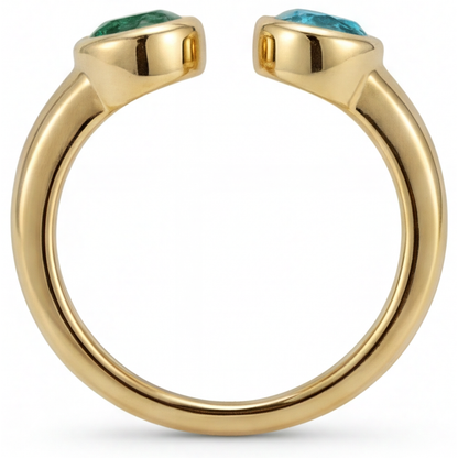 3-Stone Ring 14 Karat Yellow Gold with Colombian Emerald – profile view