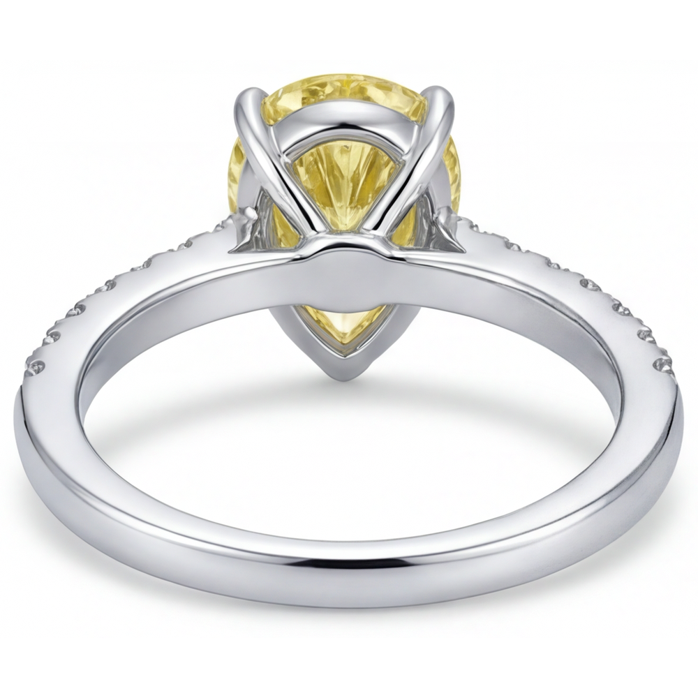 Luxurious Fancy Yellow Diamond Statement Ring 1.75 ct – detail view