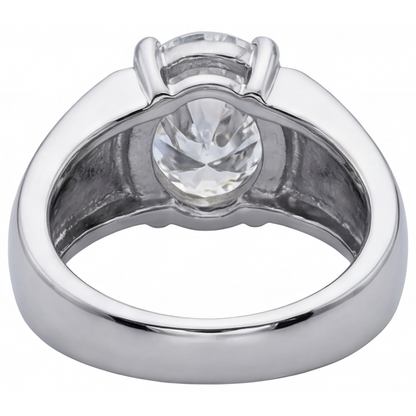 Oval Fine Diamond ring in 14K White Gold – detail view