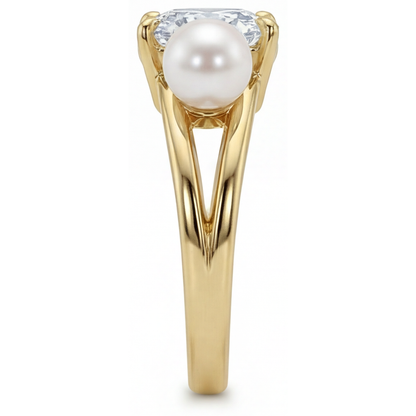 Cushion Fine Diamond ring in 14K Yellow Gold – top view