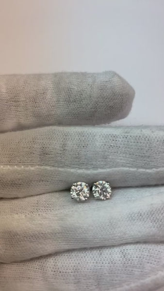 1.40 Carats Round Cut Stud Diamond Earrings