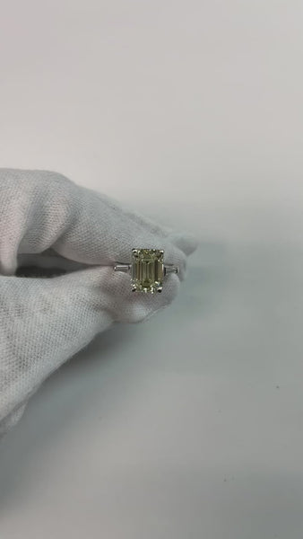 Three Stone Wedding Ring Emerald Mined Diamonds Prong Set 6.25 Carats