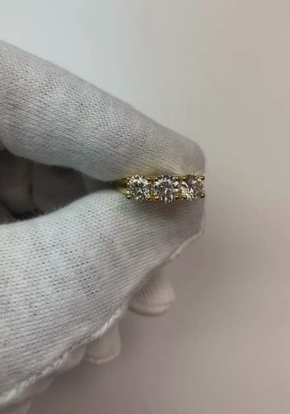 Gorgeous 1.51 Ct Round Brilliant Diamond Three Stone Ring Yellow Gold