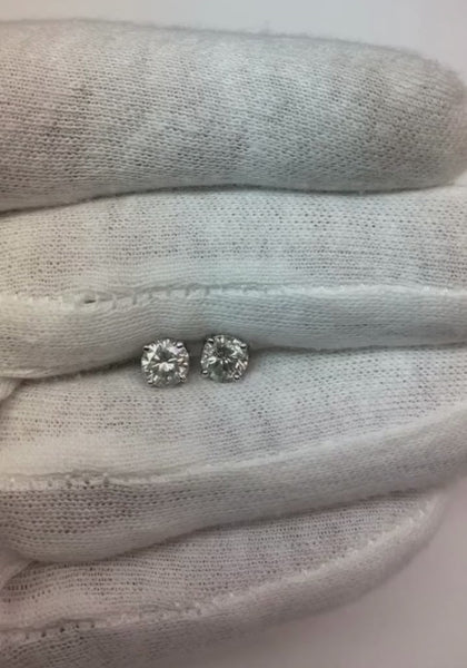 1.5 Ct Round Diamond Stud Earring