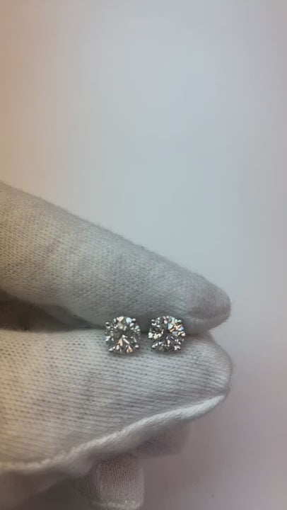 Natural Earth Mined Diamond Earrings For Daily Use