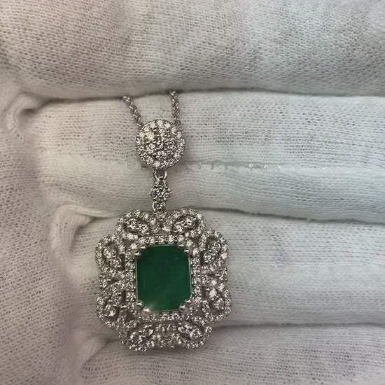Green Emerald And Diamonds Pendant Necklace