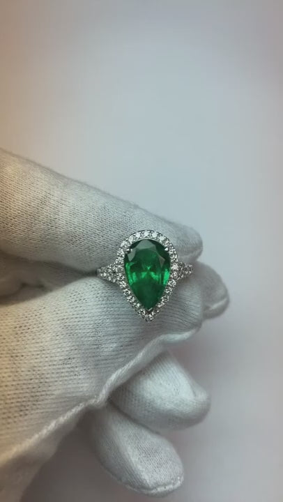 3.50 Ct Pear Cut Green Emerald And Natural Earth Mined Diamond Wedding Ring