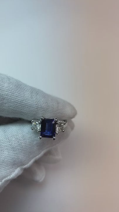 Round Natural Earth Mined Diamond 3 Stone Ring With Emerald Ceylon Sapphire 4.50 Carats