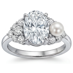 Handmade VVS South Sea Pearl Solitaire with Side Stones – 4.0 ct