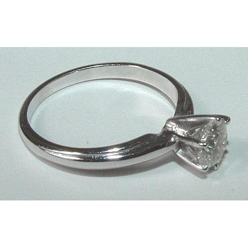 Unique Lady’s Style White Sparkling Solitaire Diamond Ring 