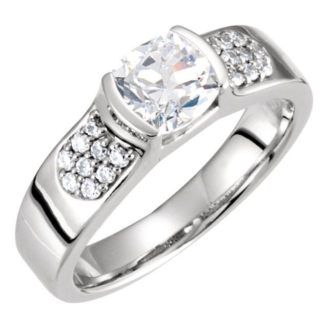 Antique Style Sparkling Solitaire Ring with Accents White Gold Diamond 