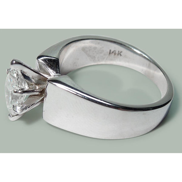 Oval  Lady’s  Style White Elegant Gold Diamond  Ring 