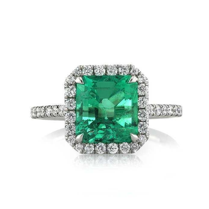Fancy Lady’s Big Green Emerald And Small Diamonds Wedding Ring White Gold