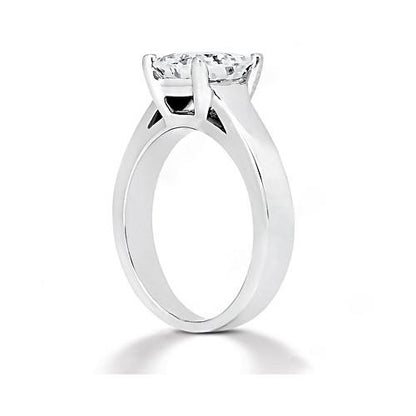 Sparkling Unique Lady’s Solitaire White Gold Diamond Ring 