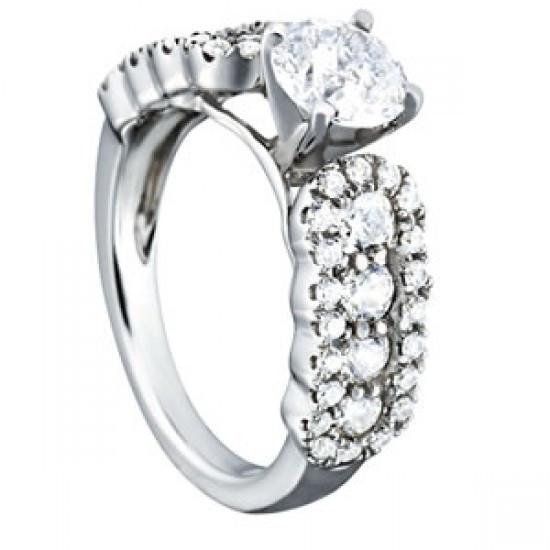 High Quality Unique Solitaire Ring with Accents White Gold Diamond