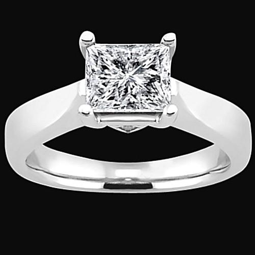  Sparkling Unique Lady’s Solitaire White Gold Diamond  Ring 
