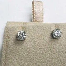 Fancy Design New Round Diamond Stud Earrings 