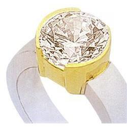 Sparkling Unique Lady’s Solitaire White Gold Diamond Ring 