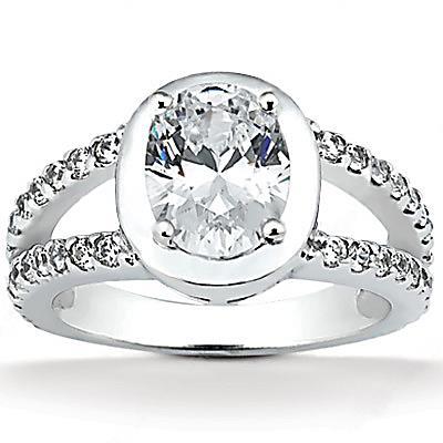 Oval Split Shank Jewelry White Gold Solitaire Ring with Accents