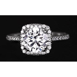 2.75 Carats Round Diamond Halo Engagement Ring