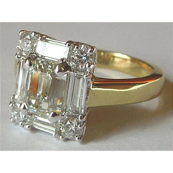 Emerald Princess Cut Sparkling Unique Solitaire White Gold Diamond Anniversary Ring  