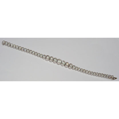 Diamond Tennis Bracelet Vs Graduated Bezel