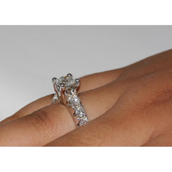  White Gold Diamond Solitaire Ring with Accents