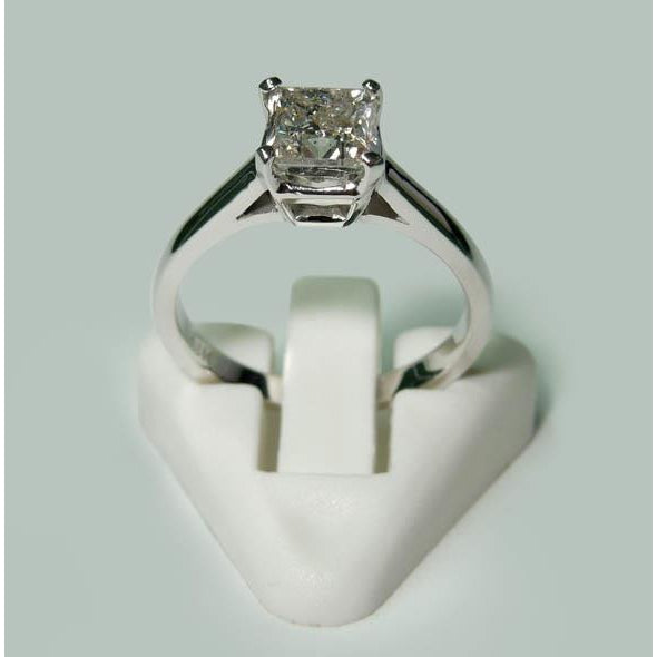 Silver Color  Unique Solitaire White Gold Diamond 