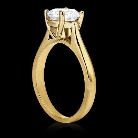 New Design Stylish Woman's White Unique Solitaire Ring 