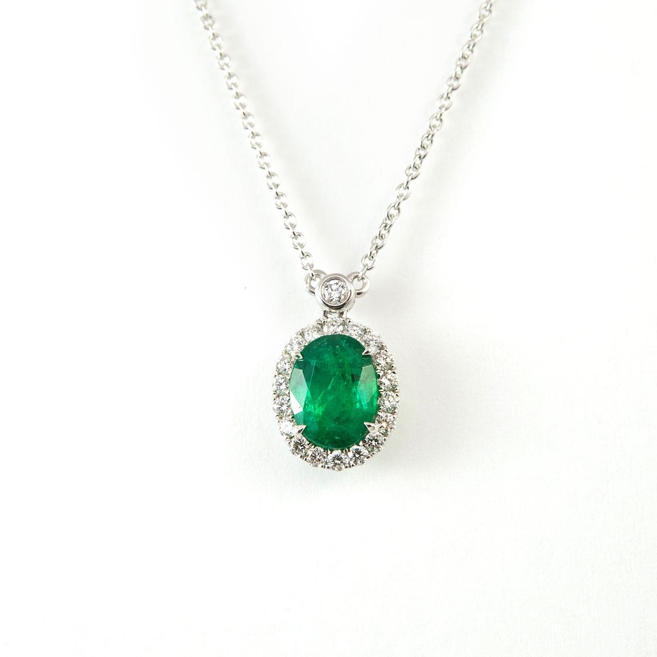 7.50 Carats Green Emerald With Diamonds Pendant Necklace With Chain Pendant