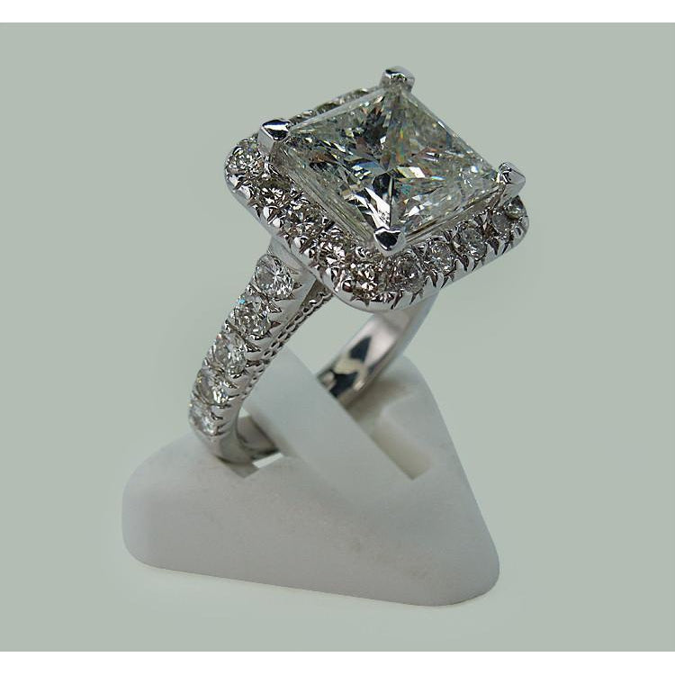 High Quality Unique Solitaire Ring with Accents White Gold Diamond