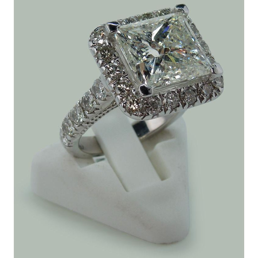 High Quality Unique Solitaire Ring with White Gold Diamond