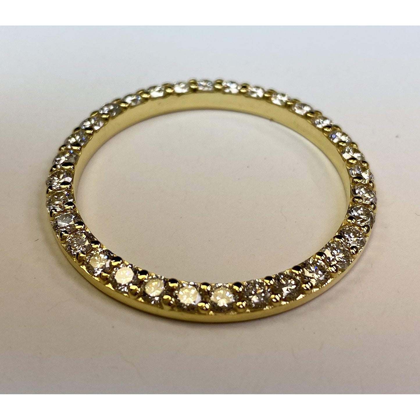 natural round diamond 5.4ct watch on white background