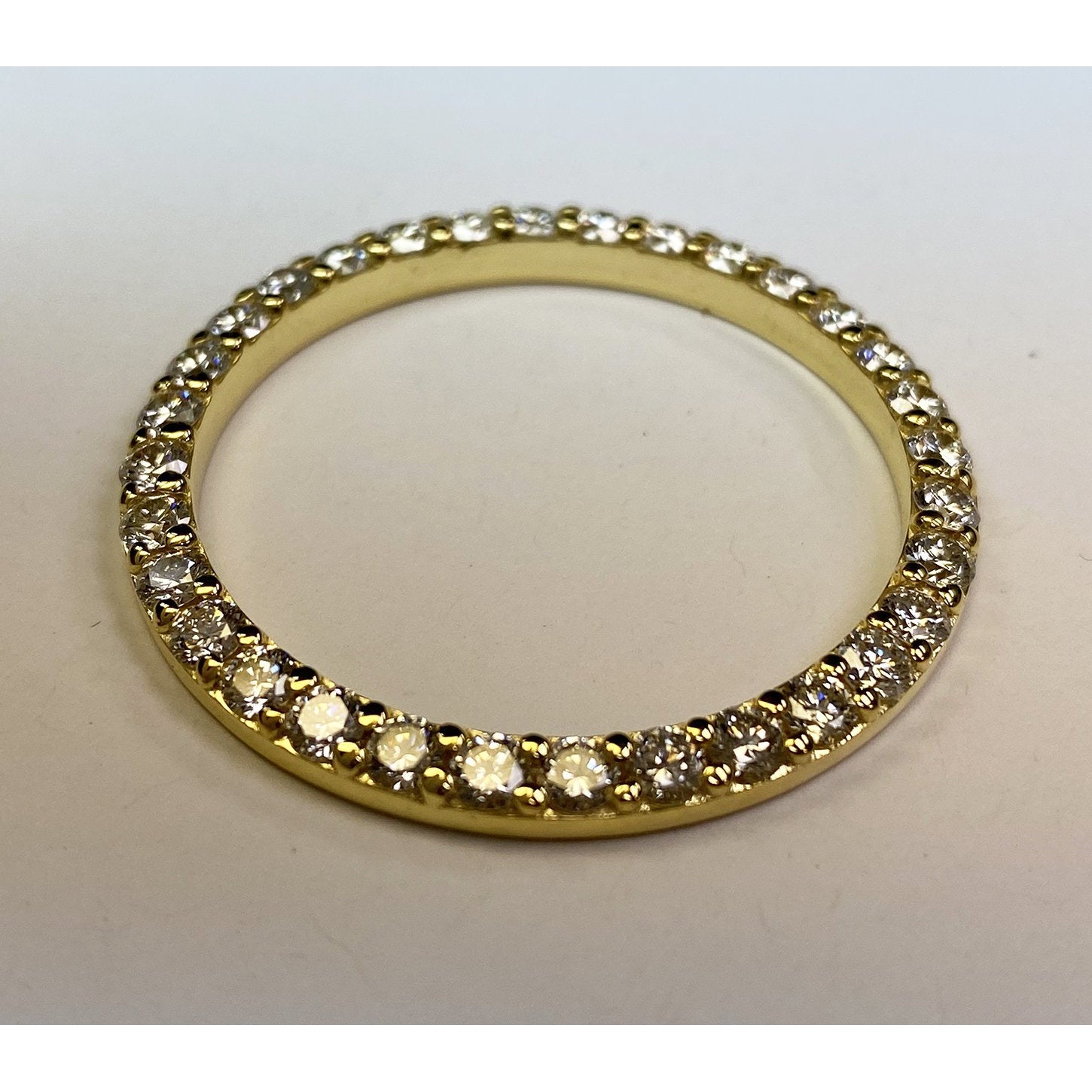 natural round diamond 5.4ct watch on white background